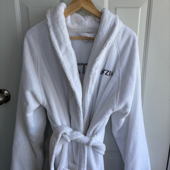 NWOT - RARE Aritzia Plush Bathrobe - Size M/L - Picture 1 of 5